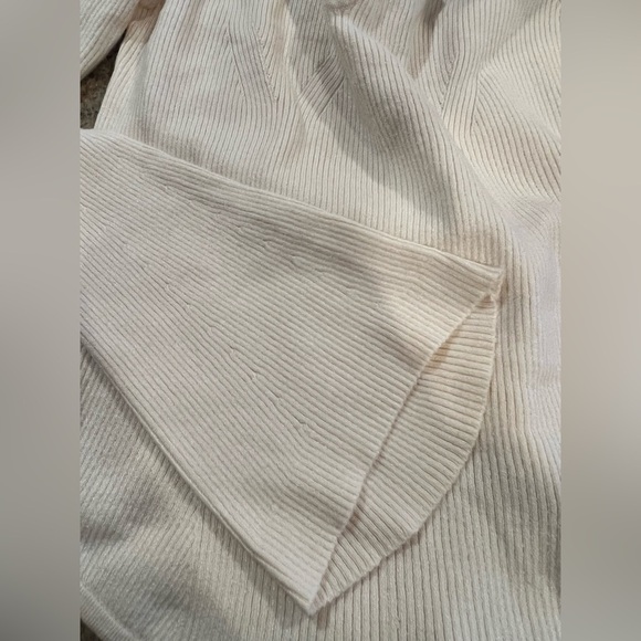 LOVE BONITO Knit Fitted Sweetheart Top bell sleeves size XL/US 10 NWT - Picture 9 of 10